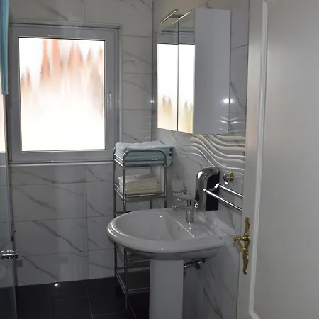 Grosszuegiges Fuer Fuenf Personen Apartment *